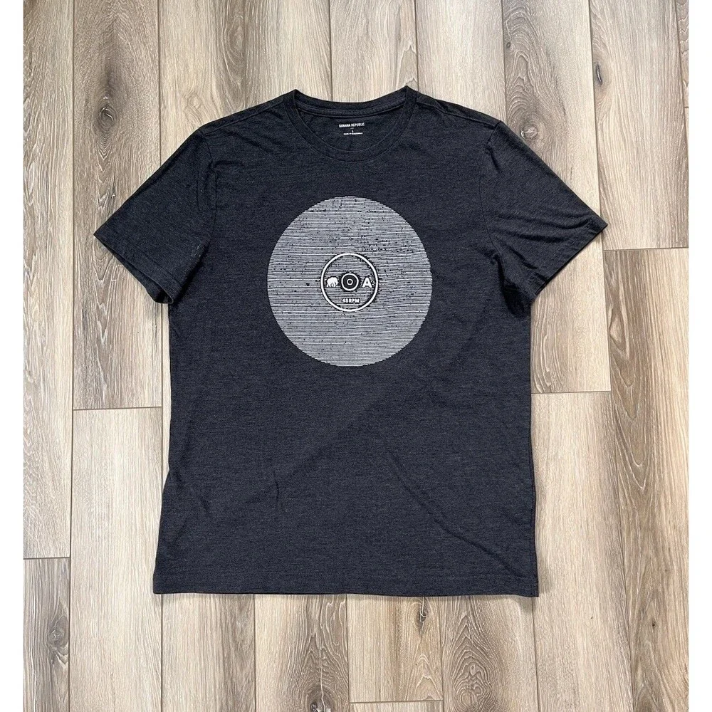Banana Republic Charcoal Gray White 45RPM Graphic T-shirt Adult Size Large